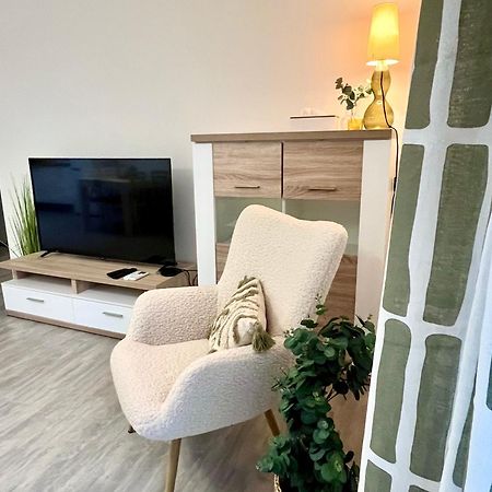 The Elite Suite Downtown 2- Bedroom Apt Ac & Garage Parking Bratislava Exterior foto
