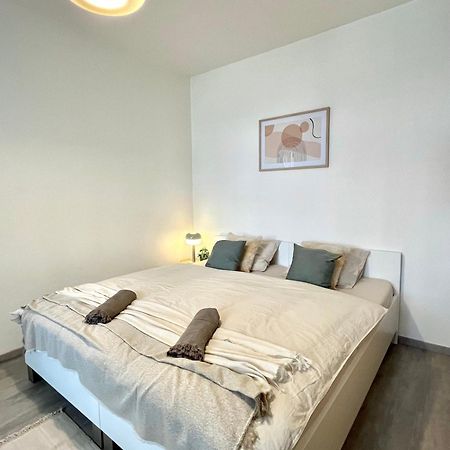 The Elite Suite Downtown 2- Bedroom Apt Ac & Garage Parking Bratislava Exterior foto