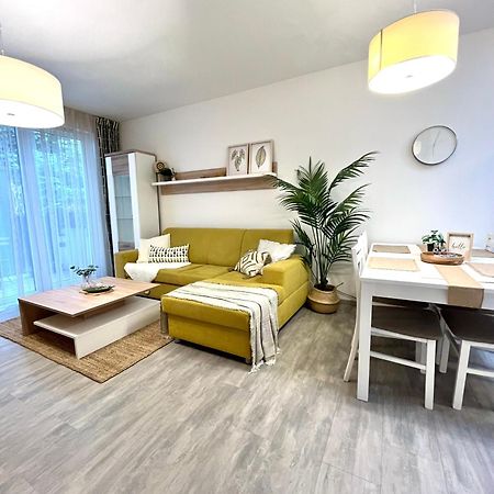 The Elite Suite Downtown 2- Bedroom Apt Ac & Garage Parking Bratislava Exterior foto