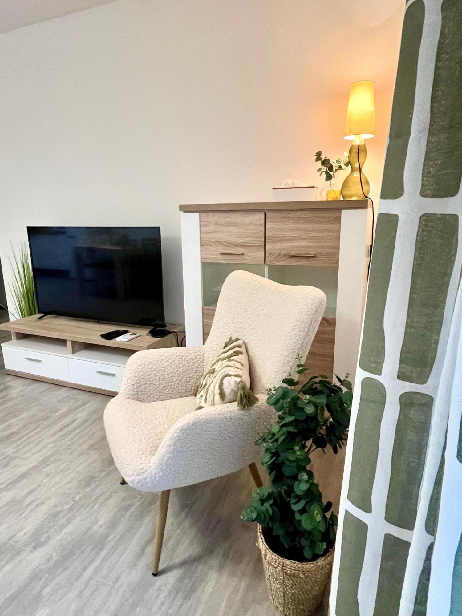 The Elite Suite Downtown 2- Bedroom Apt Ac & Garage Parking Bratislava Exterior foto