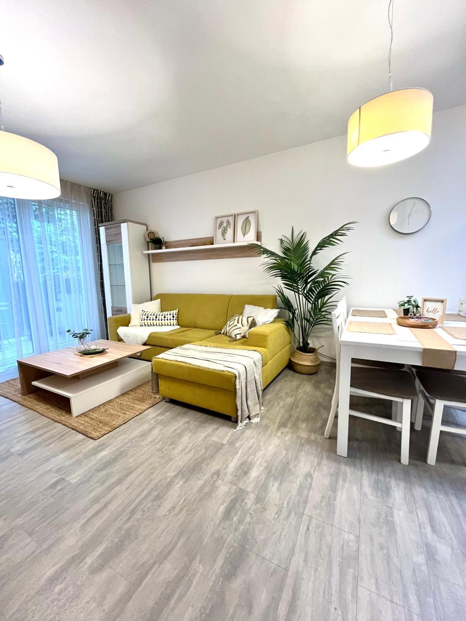 The Elite Suite Downtown 2- Bedroom Apt Ac & Garage Parking Bratislava Exterior foto